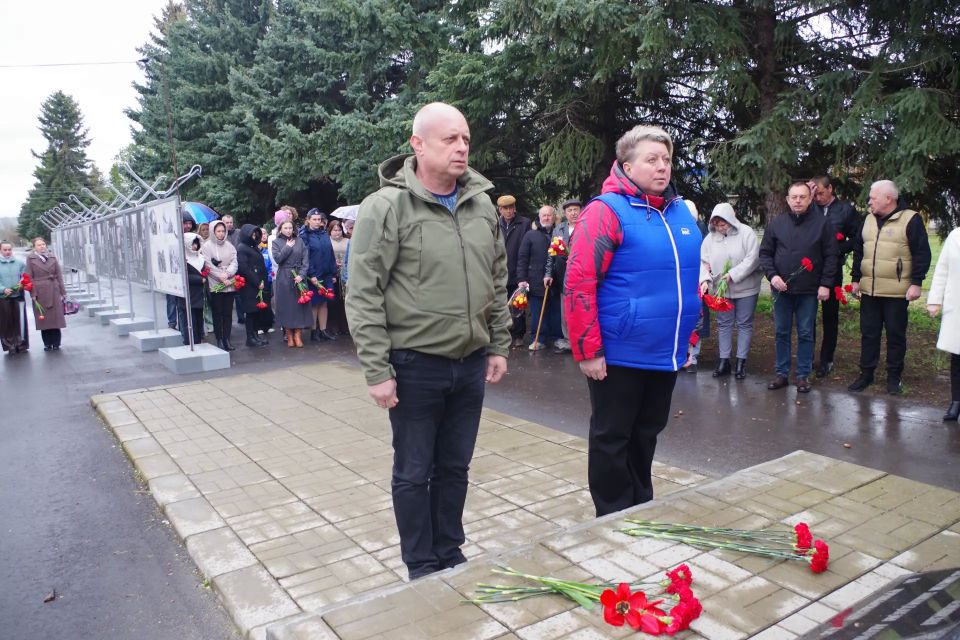 В Славяносербске почтили память чернобыльцев в День трагедии на ЧАЭС В Славяносербске почтили память чернобыльцев в День трагедии на ЧАЭС