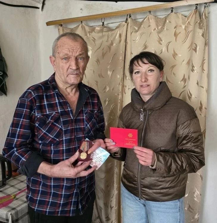 26 апреля, в преддверии 40-летия с момента аварии на ЧАЭС, заместитель начальника по обеспечению жизнедеятельности пгт Городище, с. Малоивановка Наталия Чумакова вручила медали "40 лет ликвидации аварии на Чернобыльской АЭС"... 26 апреля, в преддверии 40-летия с момента аварии на ЧАЭС, заместитель начальника по обеспечению жизнедеятельности пгт Городище, с. Малоивановка Наталия Чумакова вручила медали "40 лет ликвидации аварии на Чернобыльской АЭС"...
