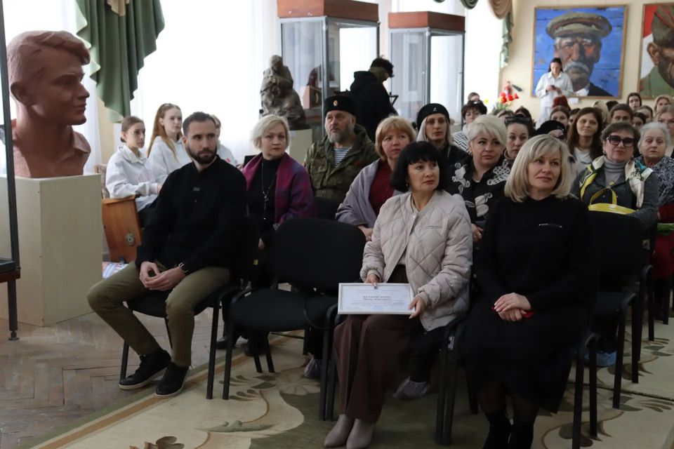 В Стаханове открылась выставка «О Родине» В Стаханове открылась выставка «О Родине»