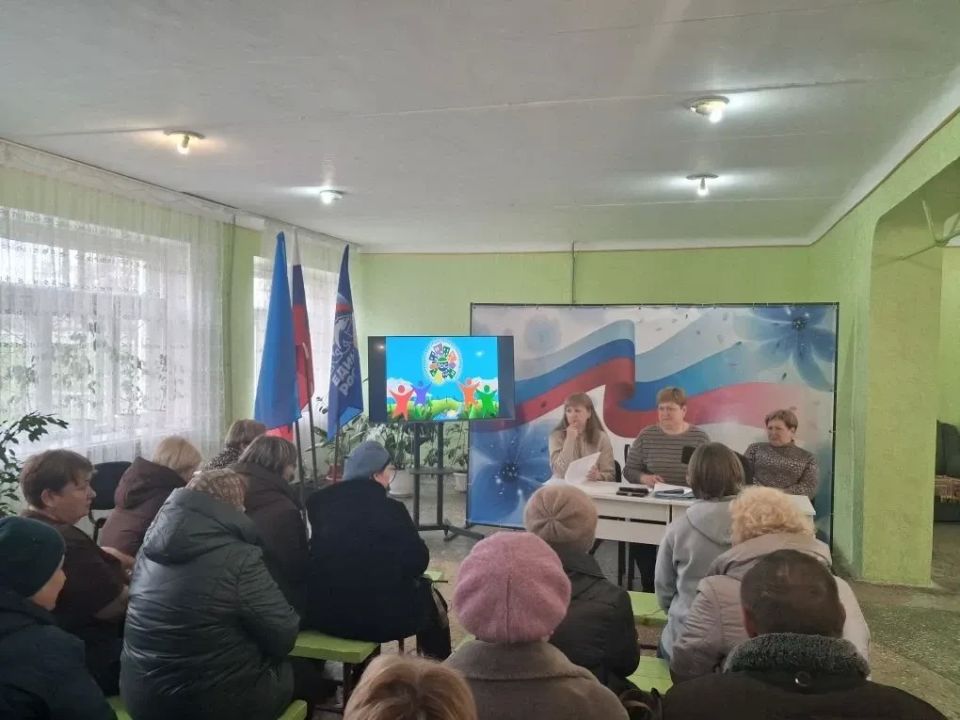 Сегодня в пгт Новодарьевка состоялось учредительное собрание территориального общественного самоуправления улицы Свердлова, которое стало важным шагом на пути к развитию местного сообщества и активизации гражданской позиции... Сегодня в пгт Новодарьевка состоялось учредительное собрание территориального общественного самоуправления улицы Свердлова, которое стало важным шагом на пути к развитию местного сообщества и активизации гражданской позиции...