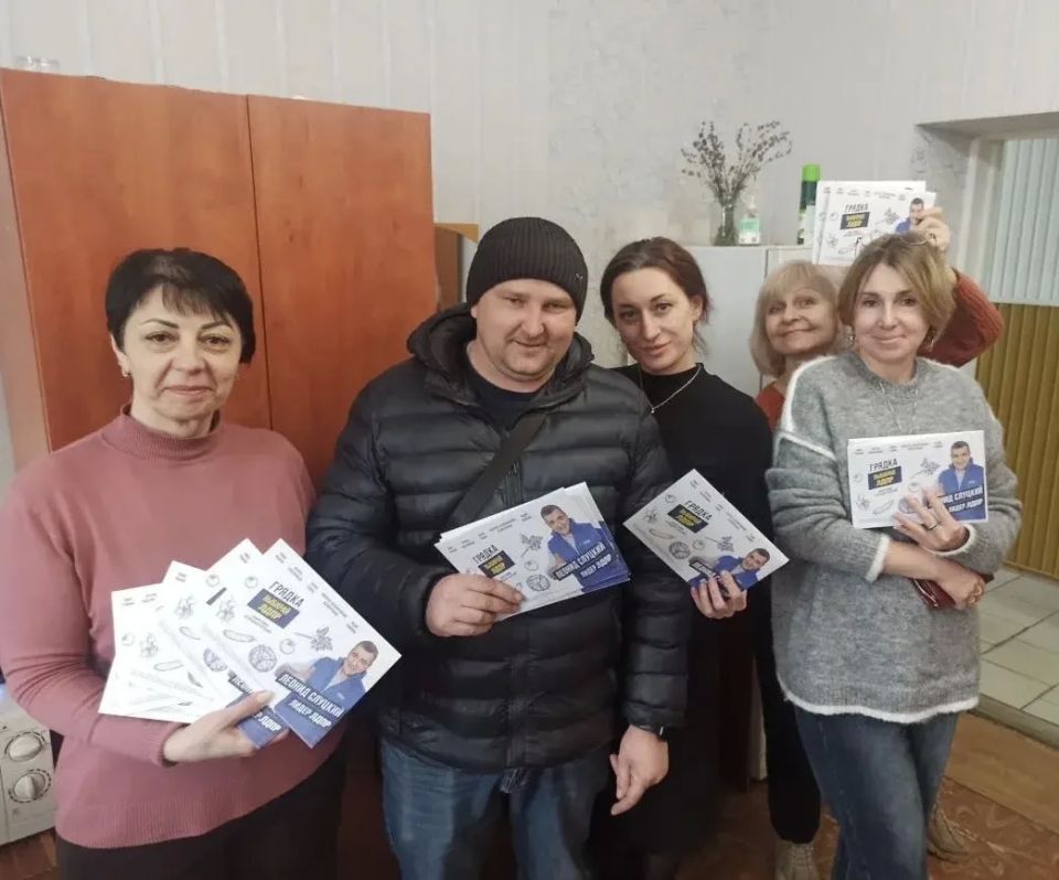 Старт сезона с ЛДПР. Активисты Ровеньковского местного отделения ЛДПР дали яркий старт дачному сезону! В рамках проекта «Грядка ЛДПР» они провели полезную акцию, поддержав садоводов и огородников Старт сезона с ЛДПР. Активисты Ровеньковского местного отделения ЛДПР дали яркий старт дачному сезону! В рамках проекта «Грядка ЛДПР» они провели полезную акцию, поддержав садоводов и огородников