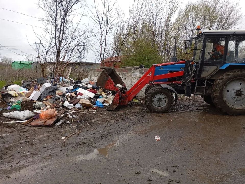 Несмотря на капризы весенней погоды, коммунальщики продолжают работы по благоустройству и вывозу мусора с городских территорий Несмотря на капризы весенней погоды, коммунальщики продолжают работы по благоустройству и вывозу мусора с городских территорий