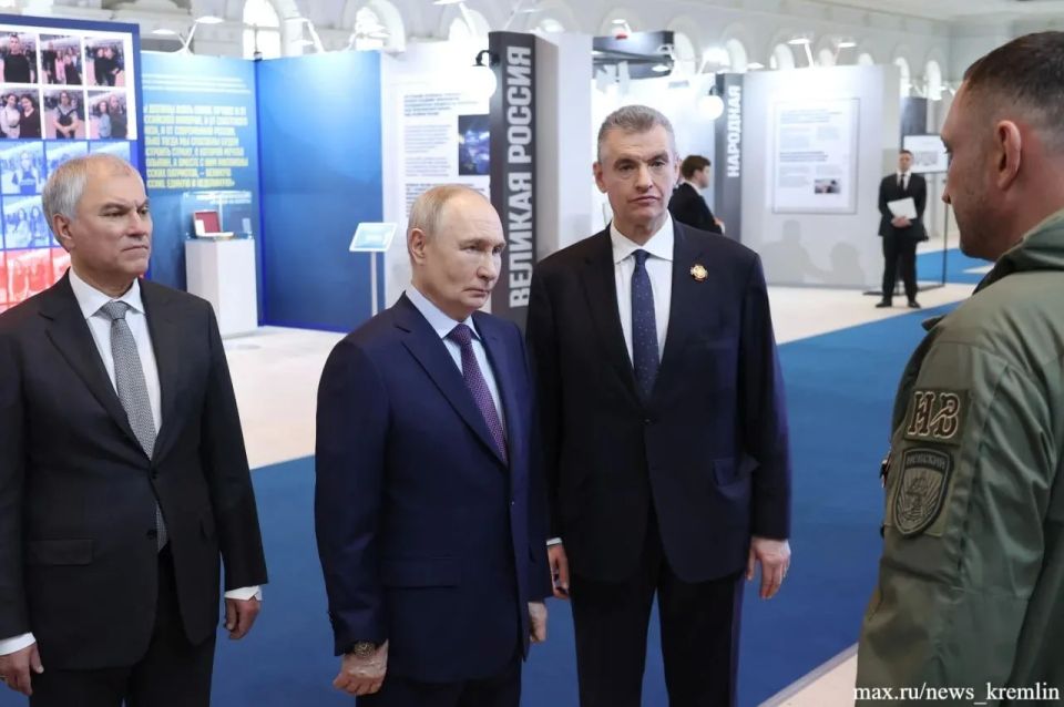 Владимир Путин посетил в Манеже выставку, посвященную 80-летию со дня рождения Жириновского Владимир Путин посетил в Манеже выставку, посвященную 80-летию со дня рождения Жириновского