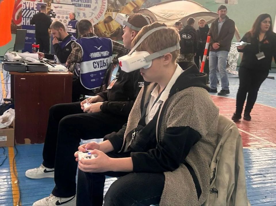 Первомайские школьники показали мастерство на республиканских гонках дронов Первомайские школьники показали мастерство на республиканских гонках дронов