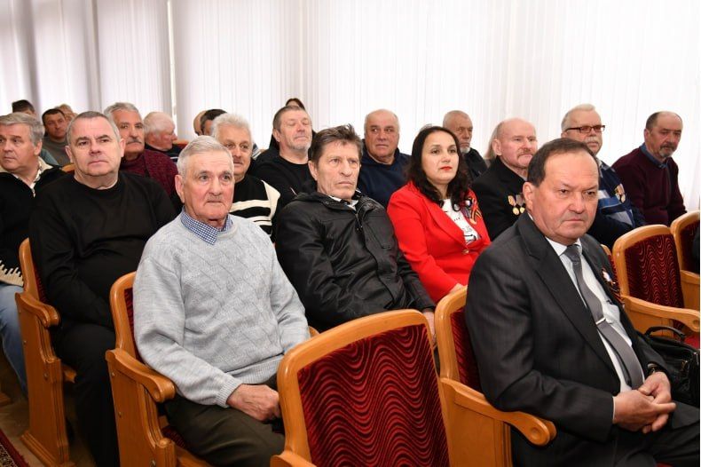 В Свердловске в честь 40-ой годовщины ликвидации аварии на ЧАЭС ликвидаторам и членам их семей были вручены памятные медали В Свердловске в честь 40-ой годовщины ликвидации аварии на ЧАЭС ликвидаторам и членам их семей были вручены памятные медали
