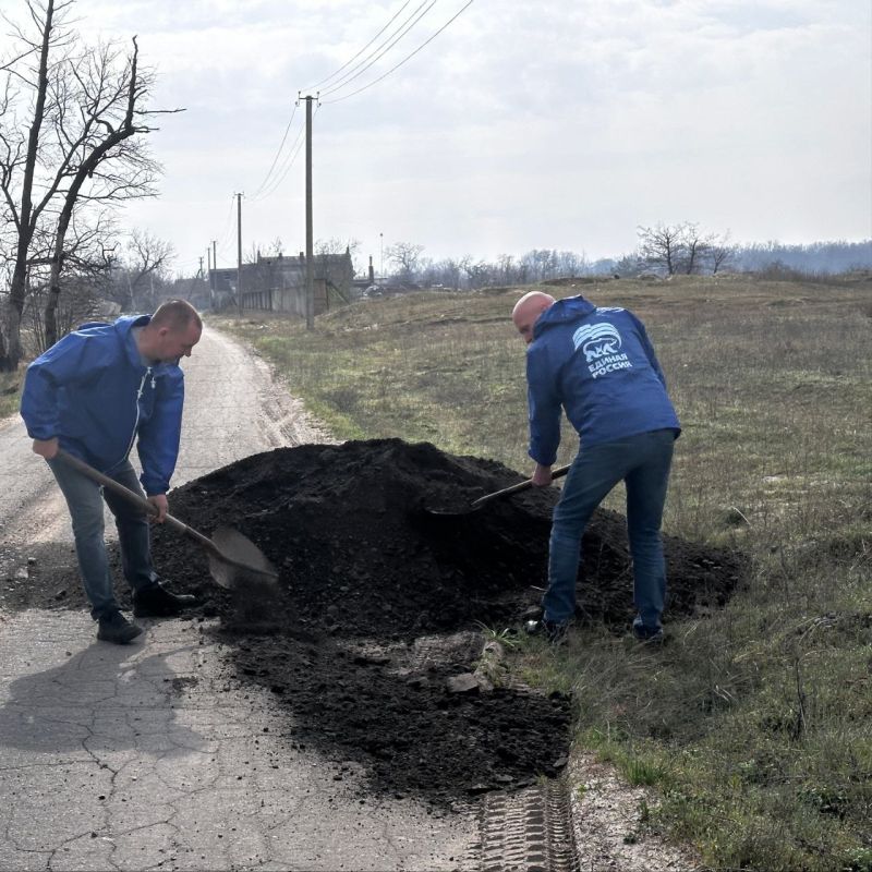 Северодонецкие единороссы помогли восстановить дорогу между поселками Боровское и Осколоново Северодонецкие единороссы помогли восстановить дорогу между поселками Боровское и Осколоново