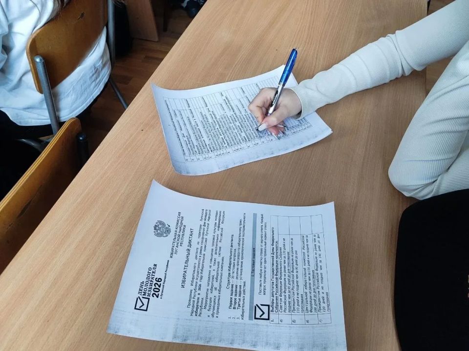 В луганских школах №20 и №5 прошёл «Избирательный диктант» для старшеклассников В луганских школах №20 и №5 прошёл «Избирательный диктант» для старшеклассников