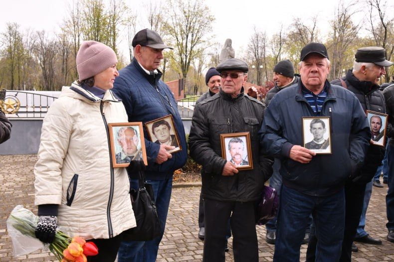 В Свердловске почтили память жертв катастрофы на Чернобыльской АЭС В Свердловске почтили память жертв катастрофы на Чернобыльской АЭС