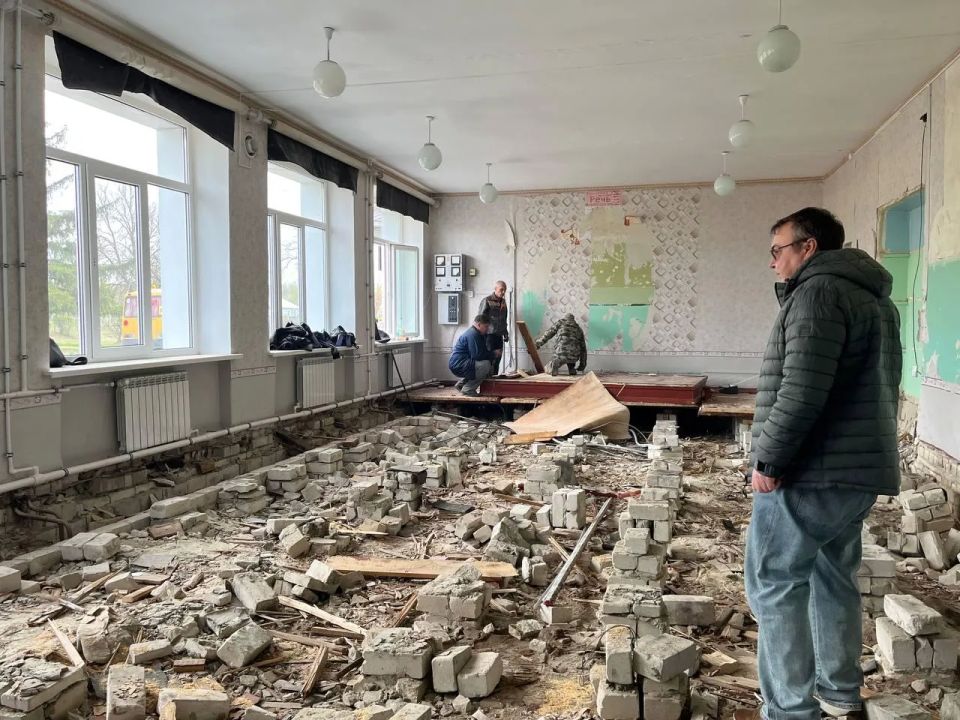 В Бондаревской гимназии подрядчик из Ивановской области начал подготовку к очередному этапу капремонта В Бондаревской гимназии подрядчик из Ивановской области начал подготовку к очередному этапу капремонта