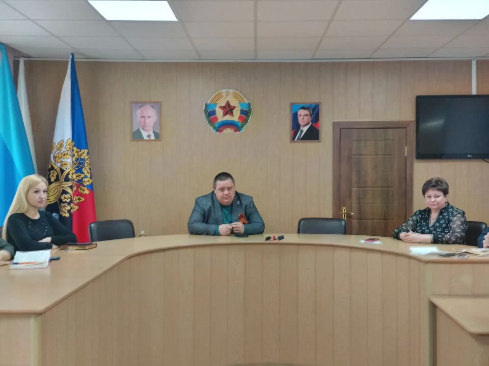 Сегодня Глава городского округа город Ровеньки Андрей Рубанцов провел плановое рабочее совещание с руководителями управлений администрации и структурных подразделений Сегодня Глава городского округа город Ровеньки Андрей Рубанцов провел плановое рабочее совещание с руководителями управлений администрации и структурных подразделений