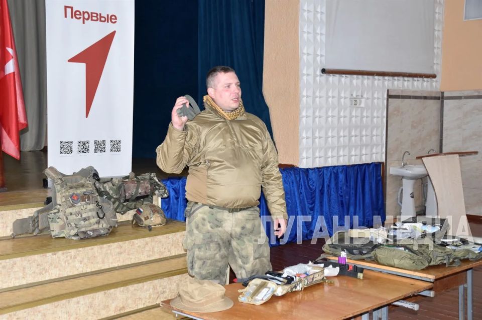 Участники СВО рассказали школьникам, как оказывать экстренную медпомощь Участники СВО рассказали школьникам, как оказывать экстренную медпомощь