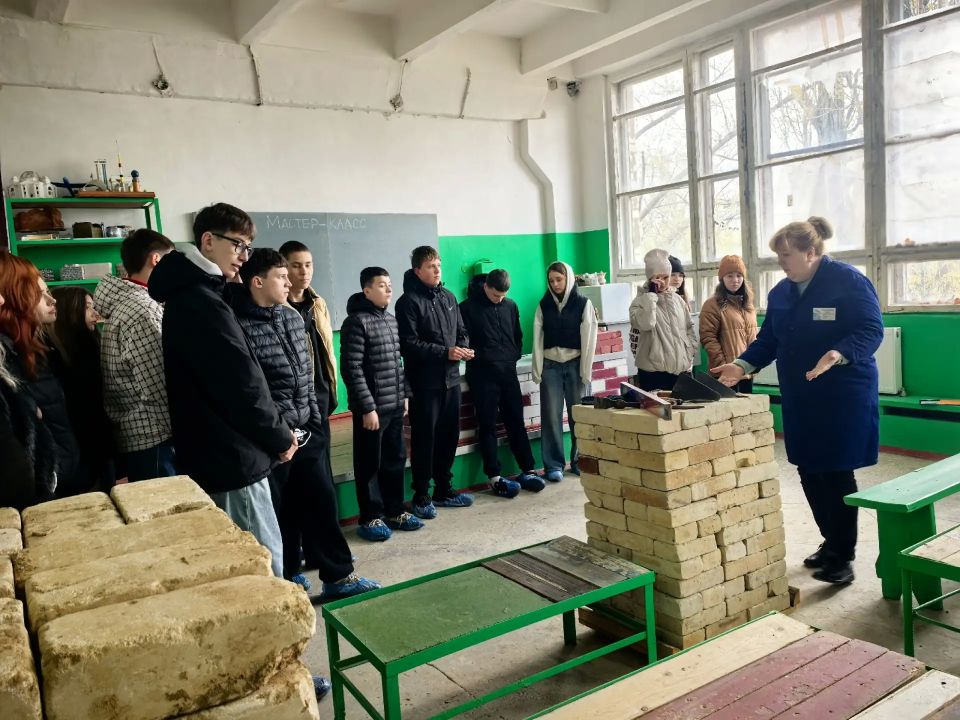 Молодогвардейский колледж распахнул свои двери школьникам Молодогвардейский колледж распахнул свои двери школьникам