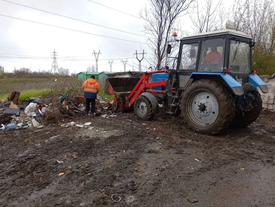 Несмотря на капризы весенней погоды, коммунальщики продолжают работы по благоустройству и вывозу мусора с городских территорий Несмотря на капризы весенней погоды, коммунальщики продолжают работы по благоустройству и вывозу мусора с городских территорий