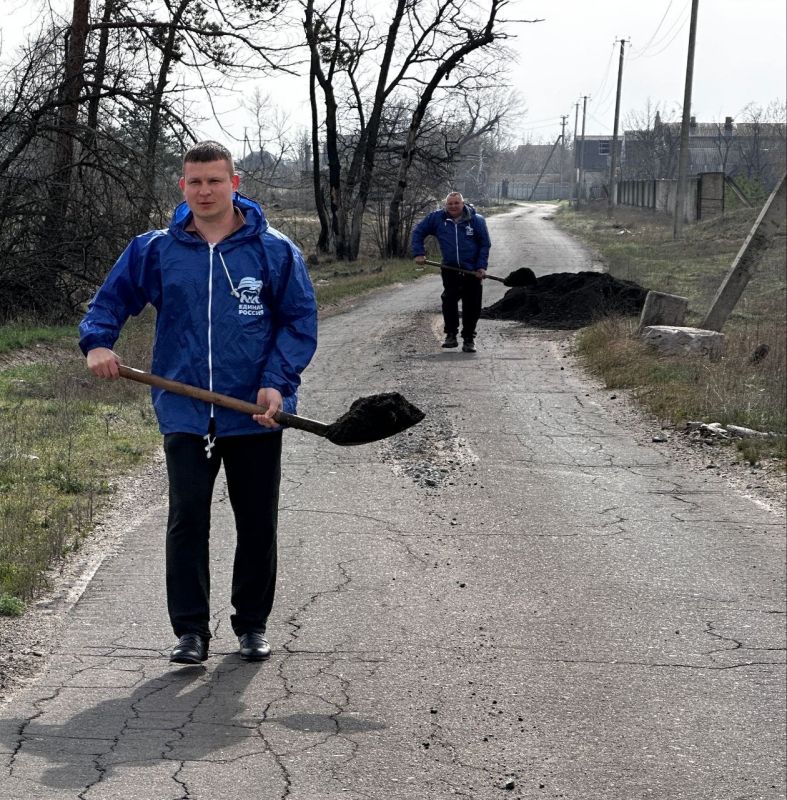 Северодонецкие единороссы помогли восстановить дорогу между поселками Боровское и Осколоново Северодонецкие единороссы помогли восстановить дорогу между поселками Боровское и Осколоново