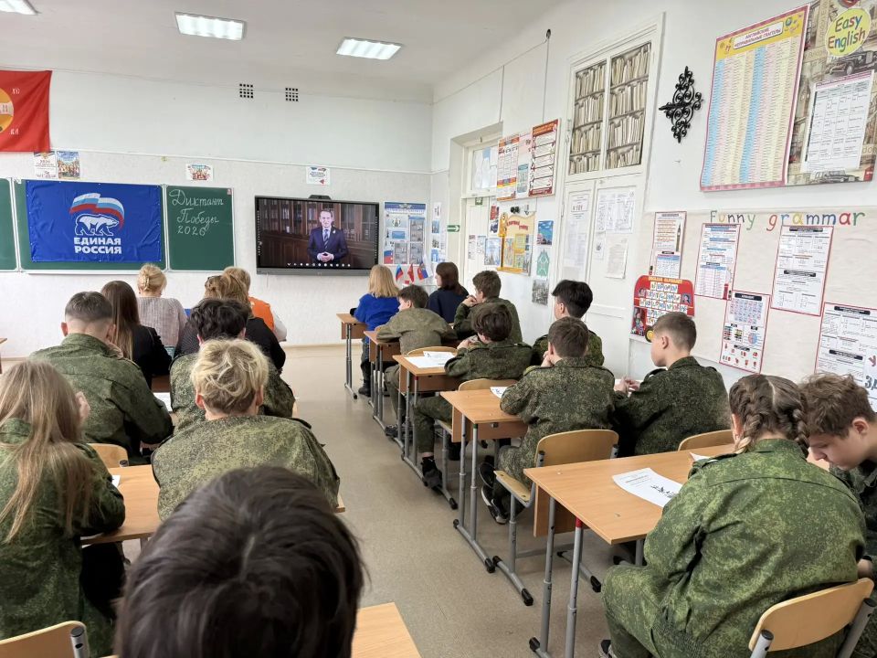 Брянковчане написали «Диктант Победы»: память, объединяющая поколения Брянковчане написали «Диктант Победы»: память, объединяющая поколения