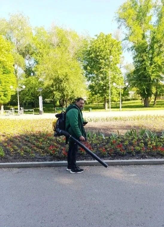 Работники коммунальной сферы Луганска стали лауреатами III Всероссийской парковой премии «Парки России» в номинациях «За выслугу лет» и «Сотрудник парка» Работники коммунальной сферы Луганска стали лауреатами III Всероссийской парковой премии «Парки России» в номинациях «За выслугу лет» и «Сотрудник парка»