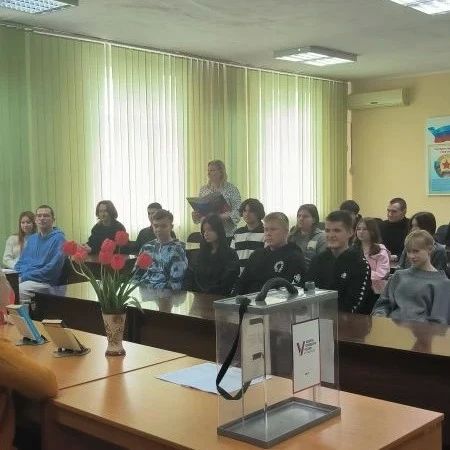 В Луганском архитектурно-строительном колледже прошёл урок «Просто о выборах» В Луганском архитектурно-строительном колледже прошёл урок «Просто о выборах»
