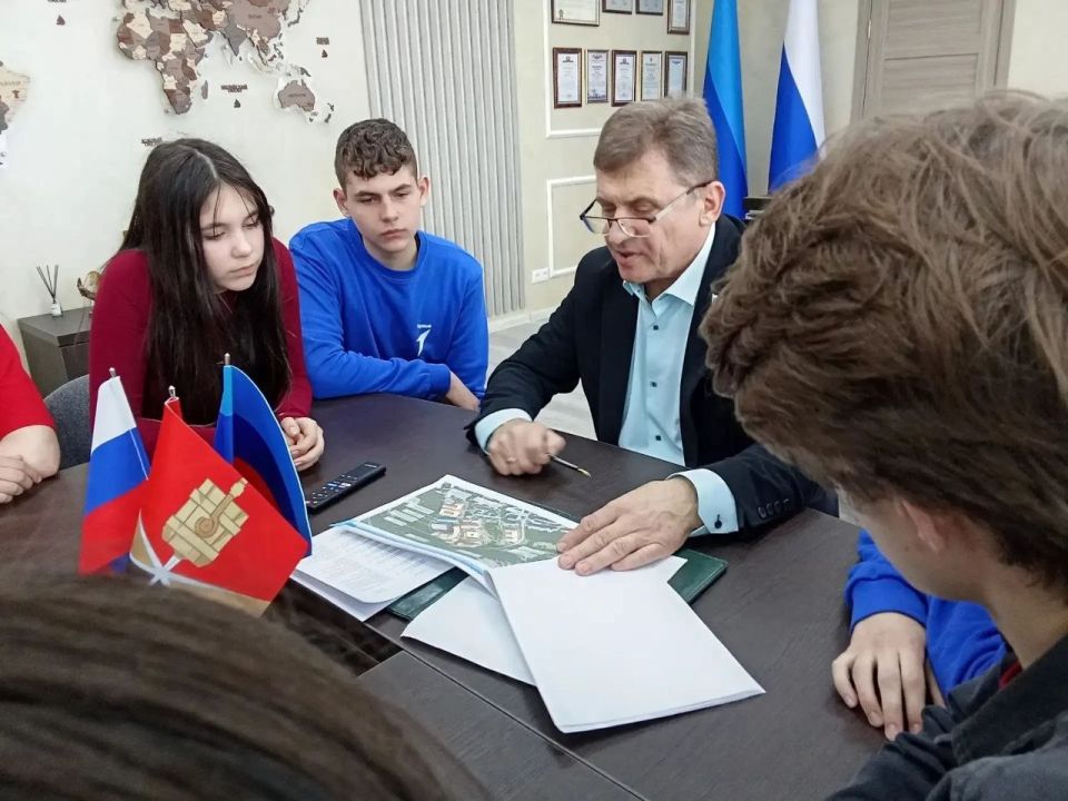Роман Лысенко: Встреча, вдохновленная будущим: 23 апреля провел встречу с активистами «Движения первых» Роман Лысенко: Встреча, вдохновленная будущим: 23 апреля провел встречу с активистами «Движения первых»
