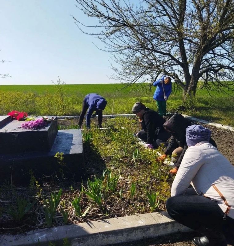На Краснодонщине продолжается благоустройство памятных мест На Краснодонщине продолжается благоустройство памятных мест