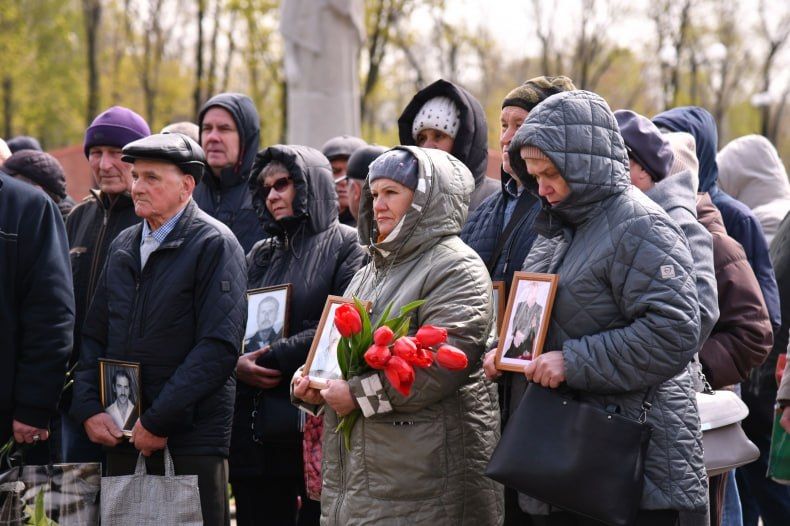 В Свердловске почтили память жертв катастрофы на Чернобыльской АЭС В Свердловске почтили память жертв катастрофы на Чернобыльской АЭС