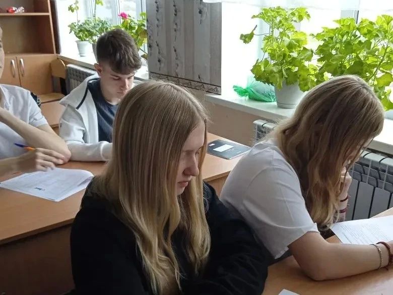 В Марковском округе прошёл «Избирательный диктант» для старшеклассников В Марковском округе прошёл «Избирательный диктант» для старшеклассников