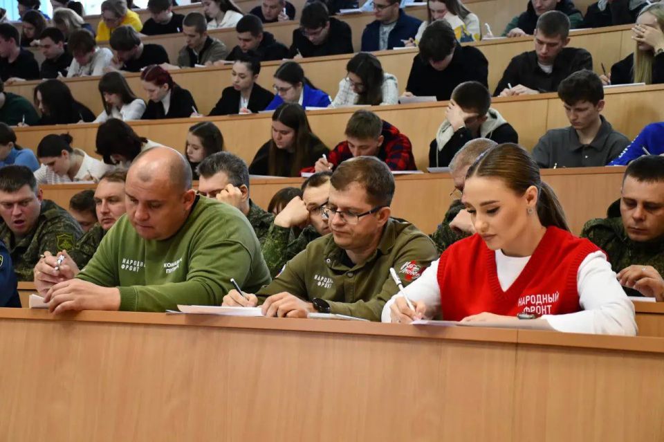 На вопросы «Диктанта Победы» ответили студенты вузов ЛНР На вопросы «Диктанта Победы» ответили студенты вузов ЛНР
