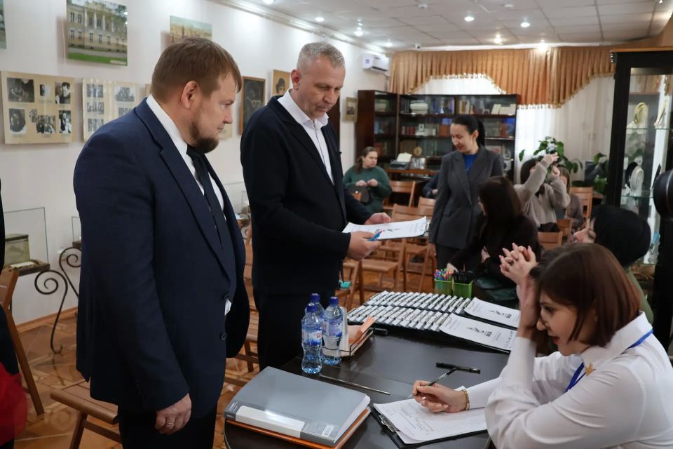 «Диктант Победы» в ЛНР написали более чем на 240 площадках «Диктант Победы» в ЛНР написали более чем на 240 площадках