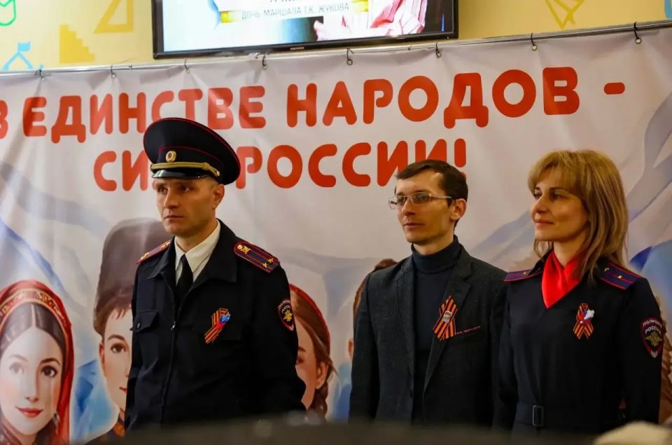 Сотрудники МВД по Луганской Народной Республике приняли участие в историко-патриотической акции «Диктант Победы» Сотрудники МВД по Луганской Народной Республике приняли участие в историко-патриотической акции «Диктант Победы»