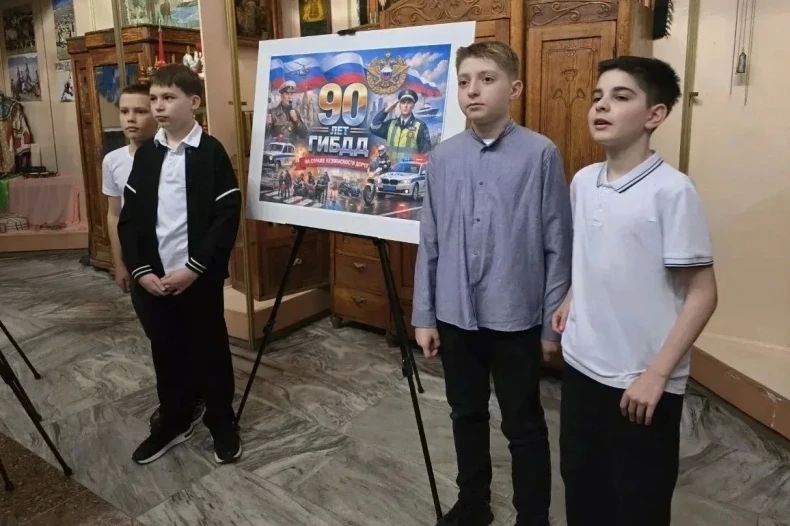Сотрудники ОГИБДД ОМВД России «Свердловский» совместно с учащимися свердловских школ посетили музейную экспозицию, посвящённую истории службы Госавтоинспекции Сотрудники ОГИБДД ОМВД России «Свердловский» совместно с учащимися свердловских школ посетили музейную экспозицию, посвящённую истории службы Госавтоинспекции