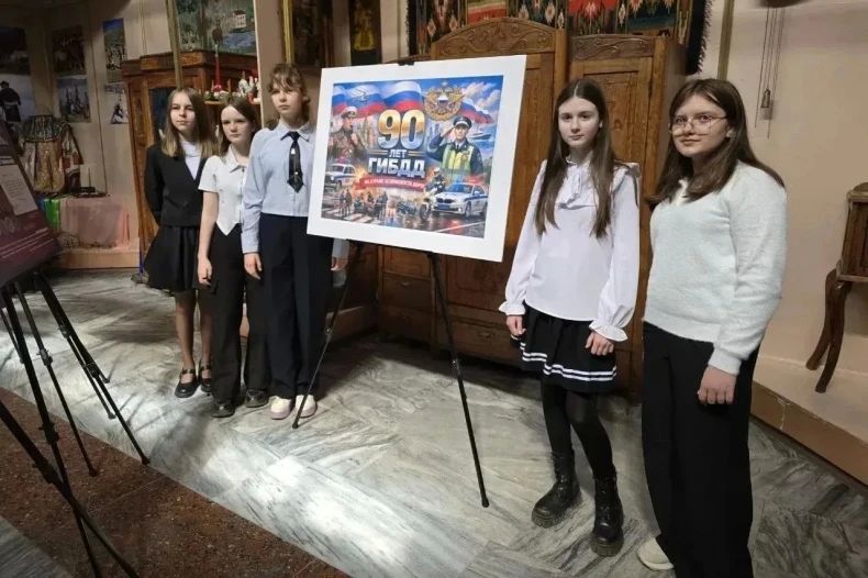 Сотрудники ОГИБДД ОМВД России «Свердловский» совместно с учащимися свердловских школ посетили музейную экспозицию, посвящённую истории службы Госавтоинспекции Сотрудники ОГИБДД ОМВД России «Свердловский» совместно с учащимися свердловских школ посетили музейную экспозицию, посвящённую истории службы Госавтоинспекции