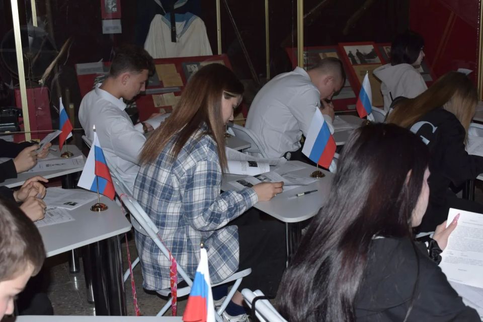 Свердловский краеведческий музей, четвертый год с гордостью принимает Всероссийскую патриотическую акцию «Диктант Победы» Свердловский краеведческий музей, четвертый год с гордостью принимает Всероссийскую патриотическую акцию «Диктант Победы»