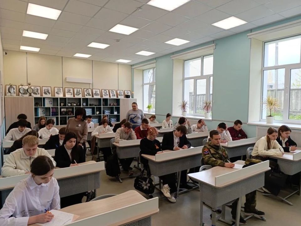 «Письмо Герою»: Жители ЛНР написали около 800 писем бойцам СВО «Письмо Герою»: Жители ЛНР написали около 800 писем бойцам СВО