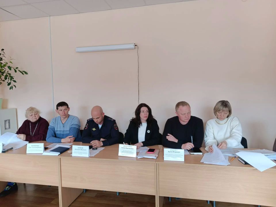 В Администрации городского округа город Ровеньки состоялось очередное заседание городской комиссии по делам несовершеннолетних и защите их прав под председательством заместителя Главы Администрации городского округа город... В Администрации городского округа город Ровеньки состоялось очередное заседание городской комиссии по делам несовершеннолетних и защите их прав под председательством заместителя Главы Администрации городского округа город...