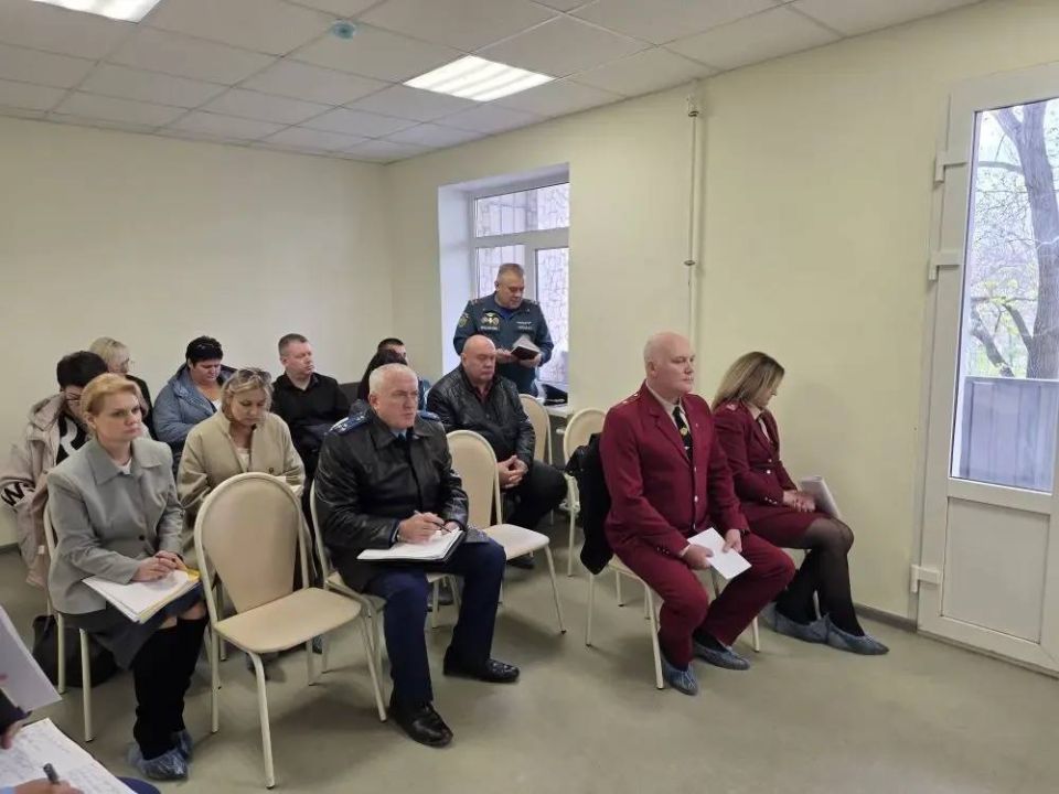 Прокурор ЛНР Глеб Михайлов провел выездной личный прием граждан, проживающих в пункте временного размещения вынужденных переселенцев Прокурор ЛНР Глеб Михайлов провел выездной личный прием граждан, проживающих в пункте временного размещения вынужденных переселенцев