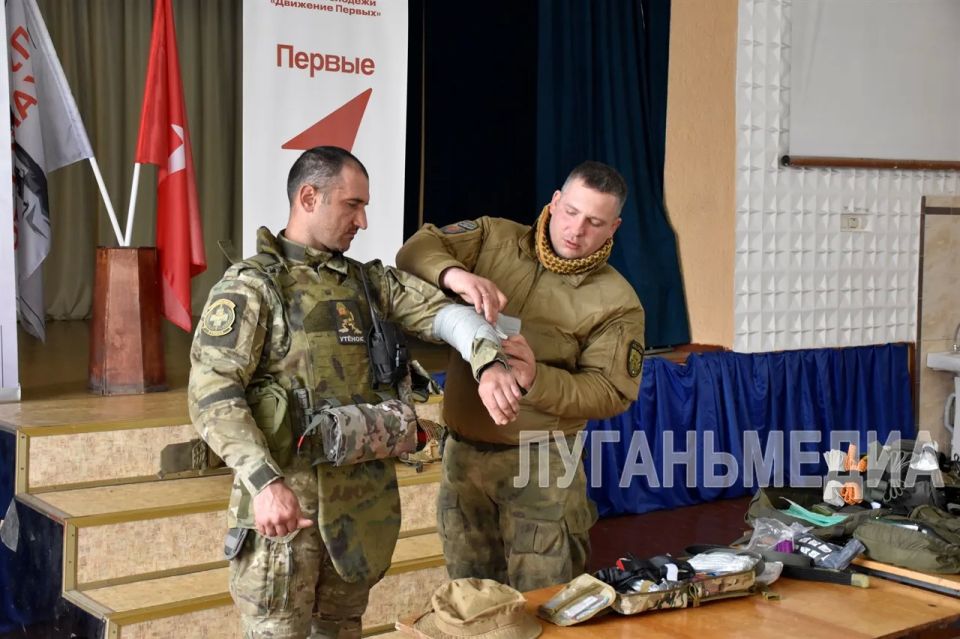 Участники СВО рассказали школьникам, как оказывать экстренную медпомощь Участники СВО рассказали школьникам, как оказывать экстренную медпомощь
