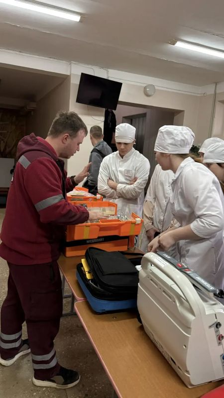 Сделать правильный выбор в профессии студентам Старобельского медколледжа помогли специалисты скорой помощи Сделать правильный выбор в профессии студентам Старобельского медколледжа помогли специалисты скорой помощи