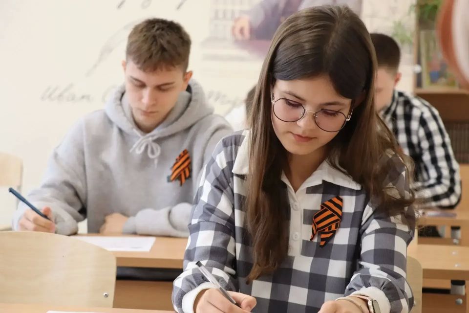 Знать, чтобы помнить: при поддержке «Единой России» в Северодонецке прошла главная историческая акция Знать, чтобы помнить: при поддержке «Единой России» в Северодонецке прошла главная историческая акция