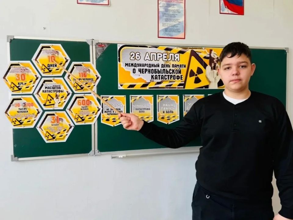 Члены УИК Алчевска продолжают правовое просвещение будущих избирателей Члены УИК Алчевска продолжают правовое просвещение будущих избирателей