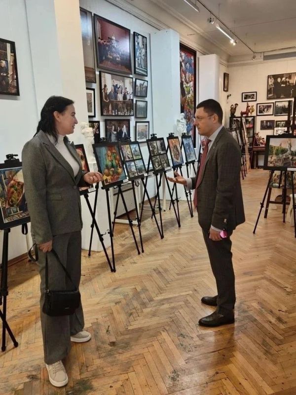 Яна Пащенко: Во время рабочей поездки в Москву мне удалось познакомиться с уникальным человеком — президентом Российской академии художеств, директором Московского музея современного искусства, заслуженным деятелем искусств... Яна Пащенко: Во время рабочей поездки в Москву мне удалось познакомиться с уникальным человеком — президентом Российской академии художеств, директором Московского музея современного искусства, заслуженным деятелем искусств...