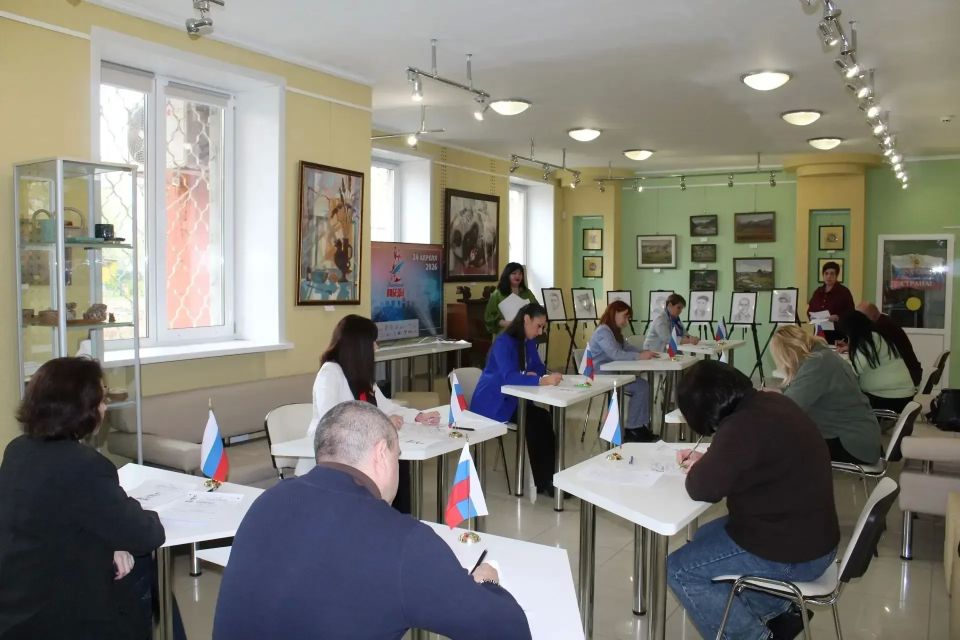 Знать, чтобы помнить: при поддержке «Единой России» в Северодонецке прошла главная историческая акция Знать, чтобы помнить: при поддержке «Единой России» в Северодонецке прошла главная историческая акция