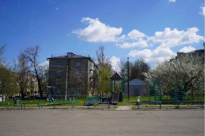 На детской площадке «Пятачок» в Свердловском округе прошёл Всероссийский субботник На детской площадке «Пятачок» в Свердловском округе прошёл Всероссийский субботник