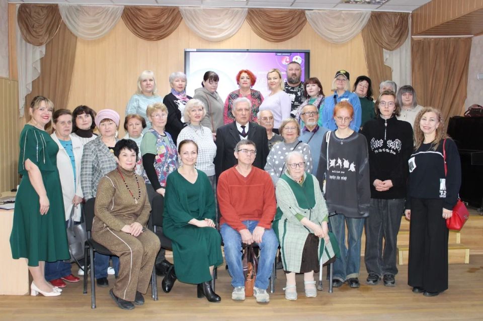 В Луганском центре народного творчества стартовала выставка «Семья в искусстве», объединившая два поколения, три самобытных взгляда и разные художественные техники В Луганском центре народного творчества стартовала выставка «Семья в искусстве», объединившая два поколения, три самобытных взгляда и разные художественные техники