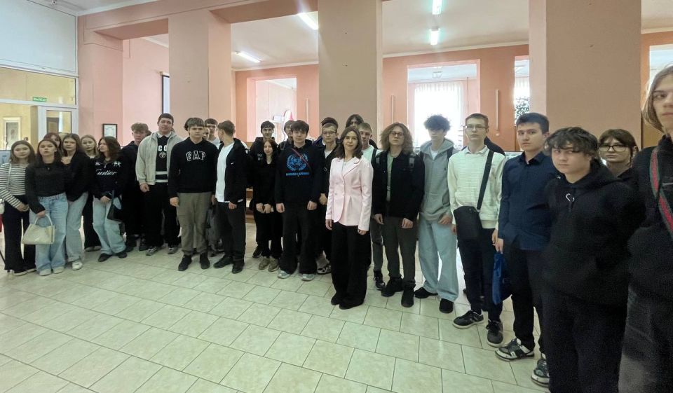 Сегодня первокурсники Луганского архитектурно-строительного колледжа имени архитектора А. С. Шеремета посетили библиотеку имени М. Горького, где состоялась выставка, посвящённая 80-летию Владимира Вольфовича Жириновского Сегодня первокурсники Луганского архитектурно-строительного колледжа имени архитектора А. С. Шеремета посетили библиотеку имени М. Горького, где состоялась выставка, посвящённая 80-летию Владимира Вольфовича Жириновского