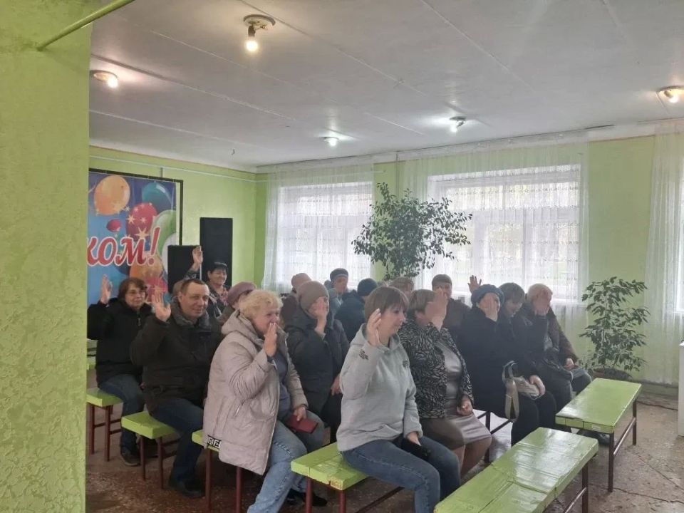 Сегодня в пгт Новодарьевка состоялось учредительное собрание территориального общественного самоуправления улицы Свердлова, которое стало важным шагом на пути к развитию местного сообщества и активизации гражданской позиции... Сегодня в пгт Новодарьевка состоялось учредительное собрание территориального общественного самоуправления улицы Свердлова, которое стало важным шагом на пути к развитию местного сообщества и активизации гражданской позиции...