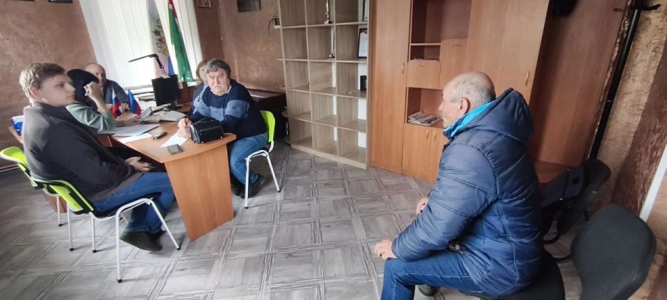 Виталий Коваленко: Сегодня заместитель Главы Администрации Николай Вербицкий провел выездной прием граждан по личным вопросам в отделе жизнеобеспечения с. Евсуг Беловодского муниципального округа Виталий Коваленко: Сегодня заместитель Главы Администрации Николай Вербицкий провел выездной прием граждан по личным вопросам в отделе жизнеобеспечения с. Евсуг Беловодского муниципального округа