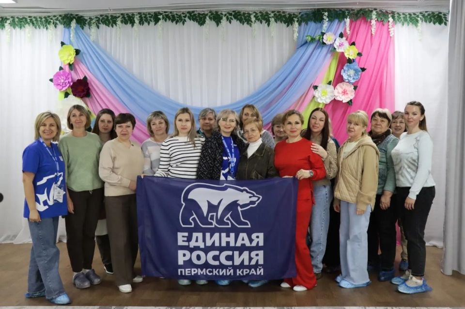 При содействии "ЕДИНОЙ РОССИИ" в Северодонецк в очередной раз прибыли специалисты сфер образования, спорта и культуры Пермского края для оказания методической поддержки При содействии "ЕДИНОЙ РОССИИ" в Северодонецк в очередной раз прибыли специалисты сфер образования, спорта и культуры Пермского края для оказания методической поддержки