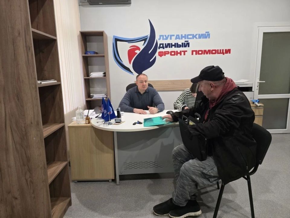 В Луганске продолжает работу Единый центр помощи участникам СВО: на приёмах решают проблемы с документами, пенсиями и жильём В Луганске продолжает работу Единый центр помощи участникам СВО: на приёмах решают проблемы с документами, пенсиями и жильём