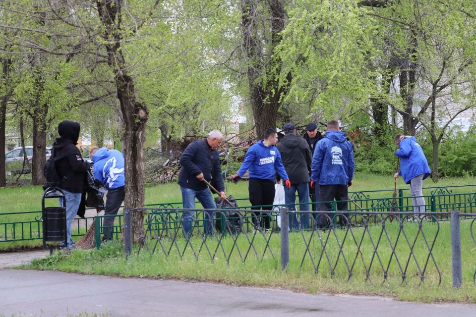 В Северодонецке активисты местного отделения партии «Единая Россия», «Молодой гвардии Единой России», члены Молодежной палаты при Совете городского округа и Молодежного совета при Администрации вместе с активом местной... В Северодонецке активисты местного отделения партии «Единая Россия», «Молодой гвардии Единой России», члены Молодежной палаты при Совете городского округа и Молодежного совета при Администрации вместе с активом местной...