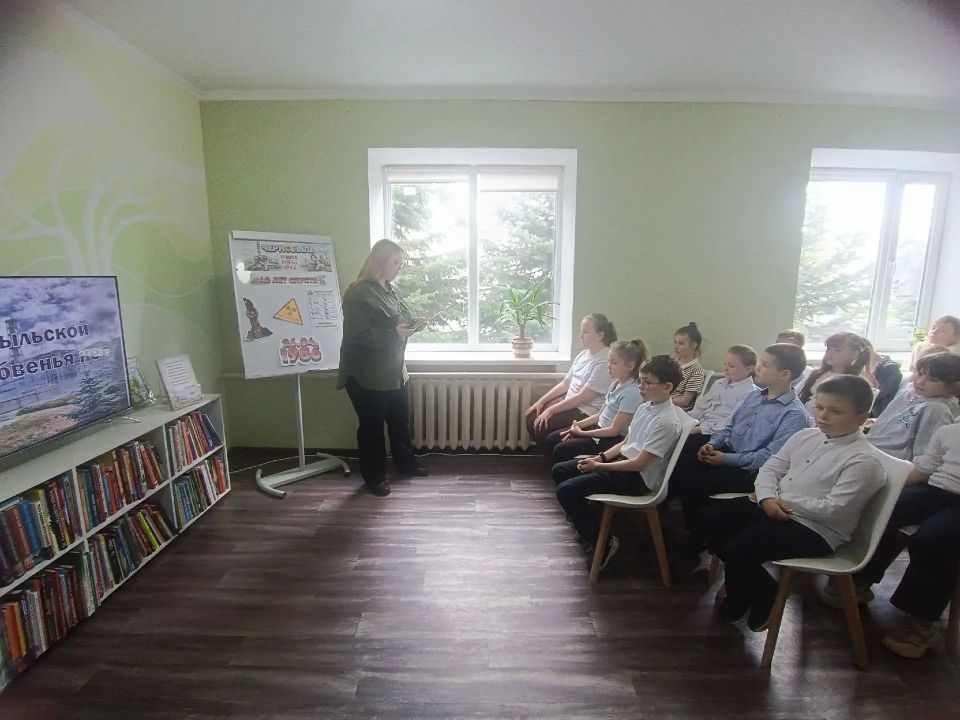 В Лутугинской Районной библиотеке детей прошёл экологический час «Чернобыльской весне забвенья нет» В Лутугинской Районной библиотеке детей прошёл экологический час «Чернобыльской весне забвенья нет»