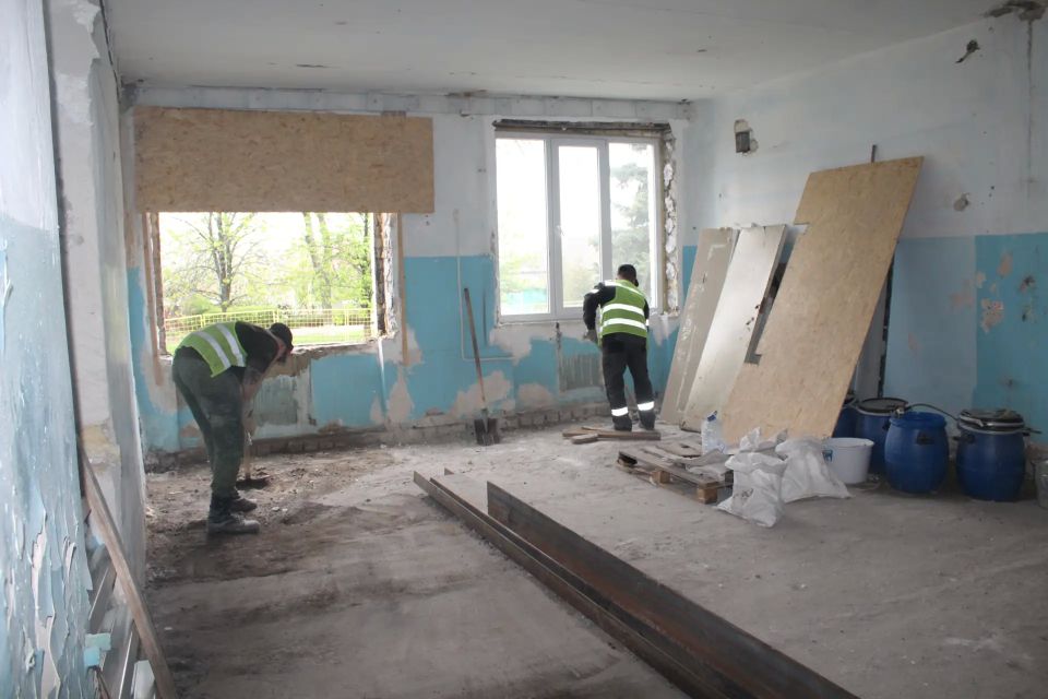 В Славяносербске по народной программе ведется ремонт поликлиники центральной районной больницы В Славяносербске по народной программе ведется ремонт поликлиники центральной районной больницы